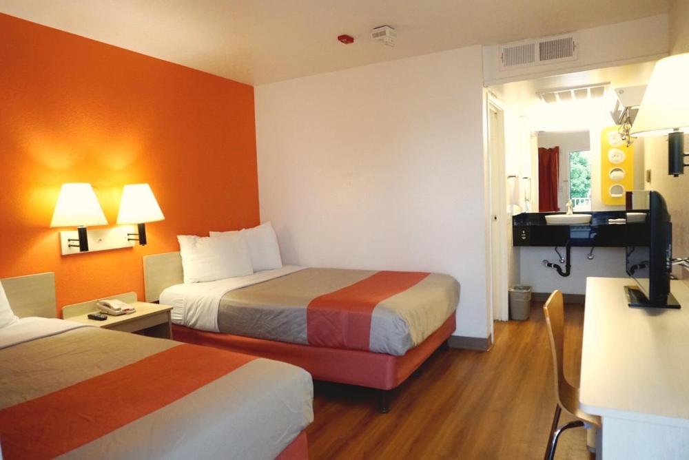 Deluxe Quadruple Room - Non-Smoking interior